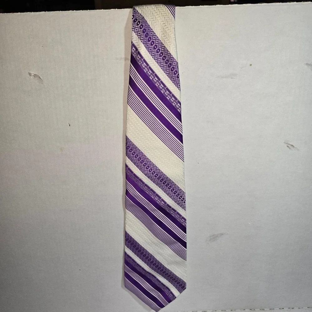Vintage Purple & White TownCraft Tie Imported from‎ Switzerland 100% Polyester